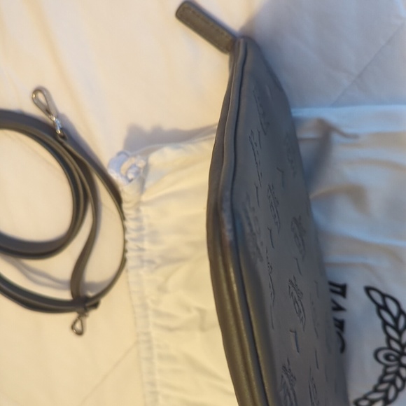 100% Authentic MCM Klara Crossbody - Picture 9 of 13